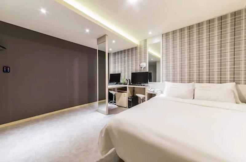 Shine Hotel 